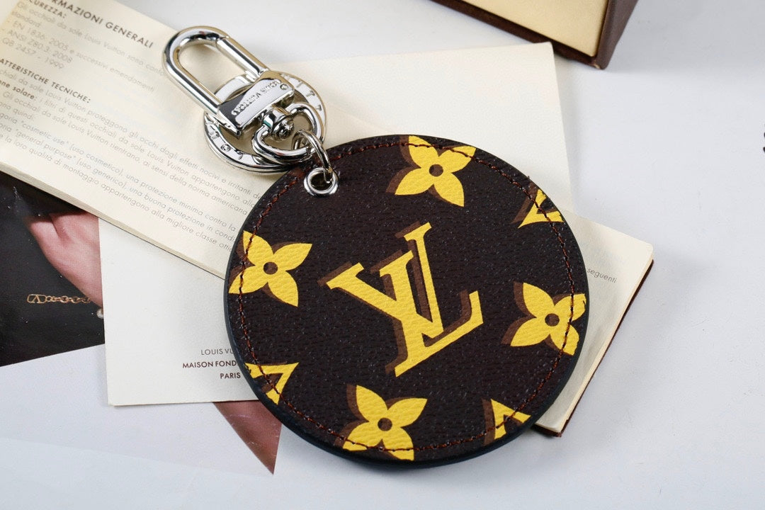 A1Z105E90 Popular bag 's charms accessories