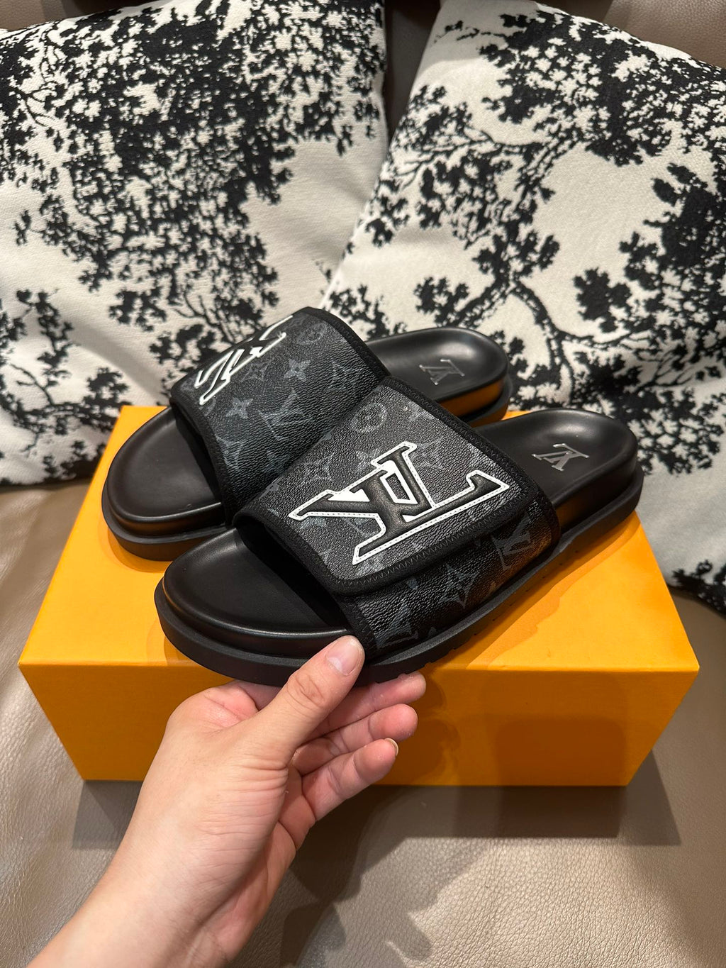 Z2Z85E28  Popular leather Shoes