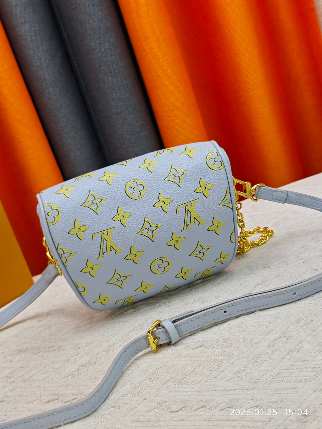 B1P46E76 Popular leather bag