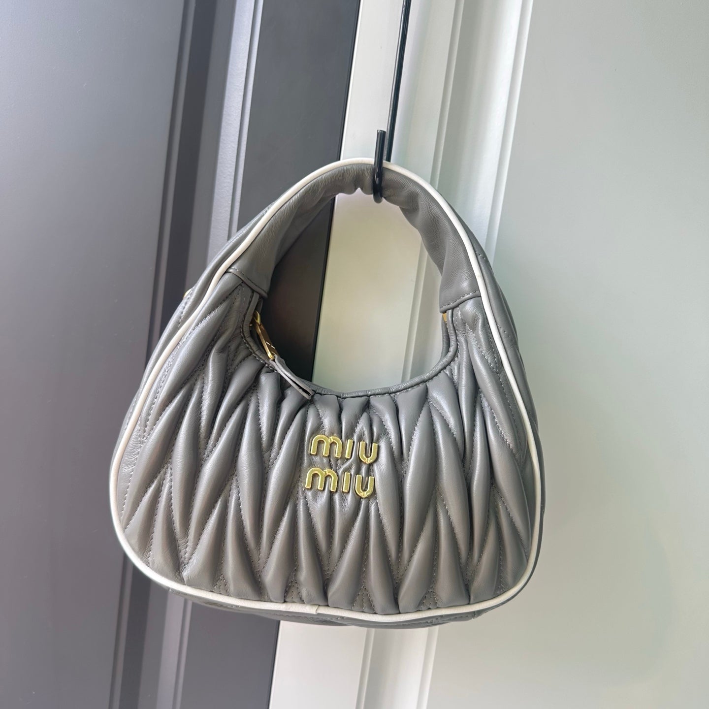 B1P46A118 Popular leather bag