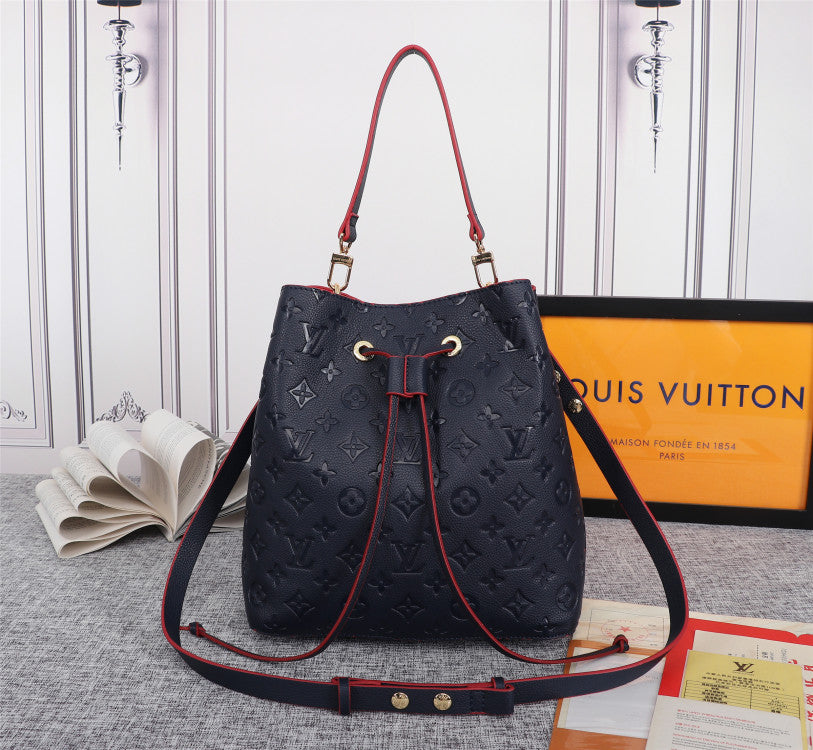 B12X73E60 Popular leather bag 