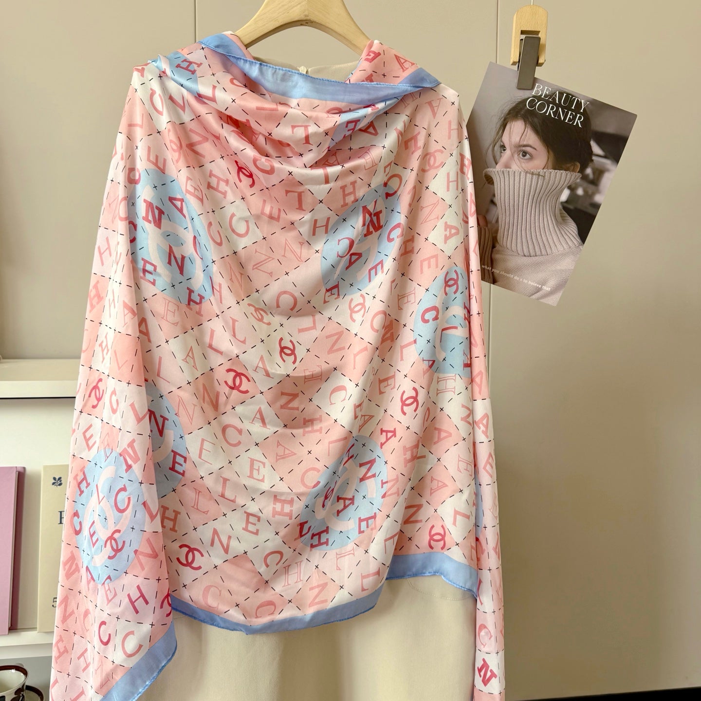 W1Z35C204 Popular Silk Scarve