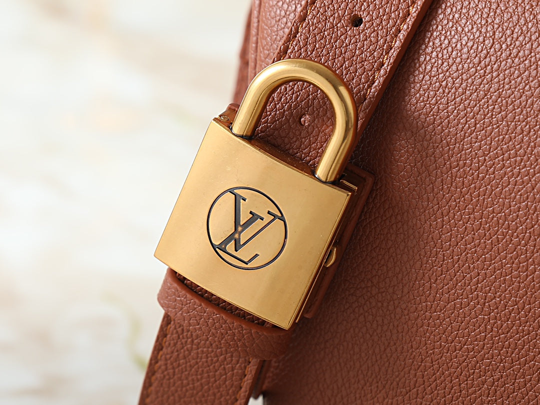 B1P46E40 Popular leather bag