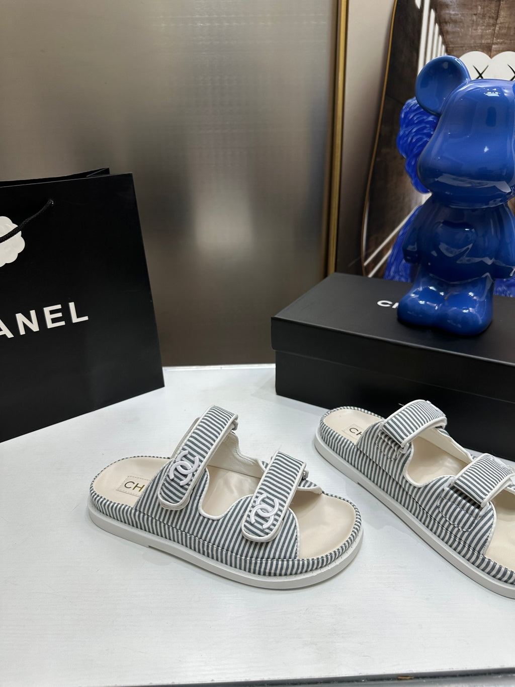 Z1R45C1  Popular sandals
