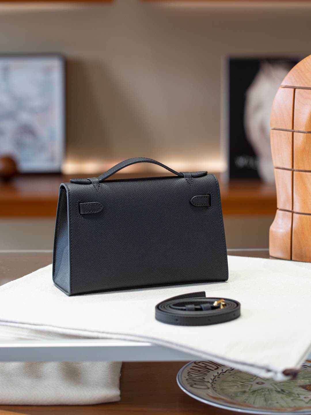 B1R66A4 Popular leather bag