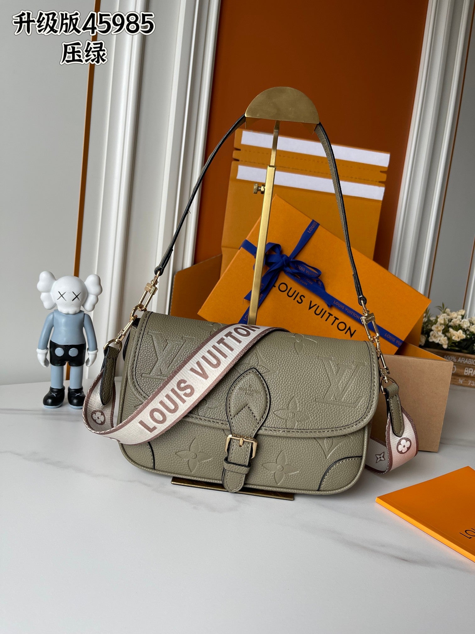 B1P36E38 Popular leather bag