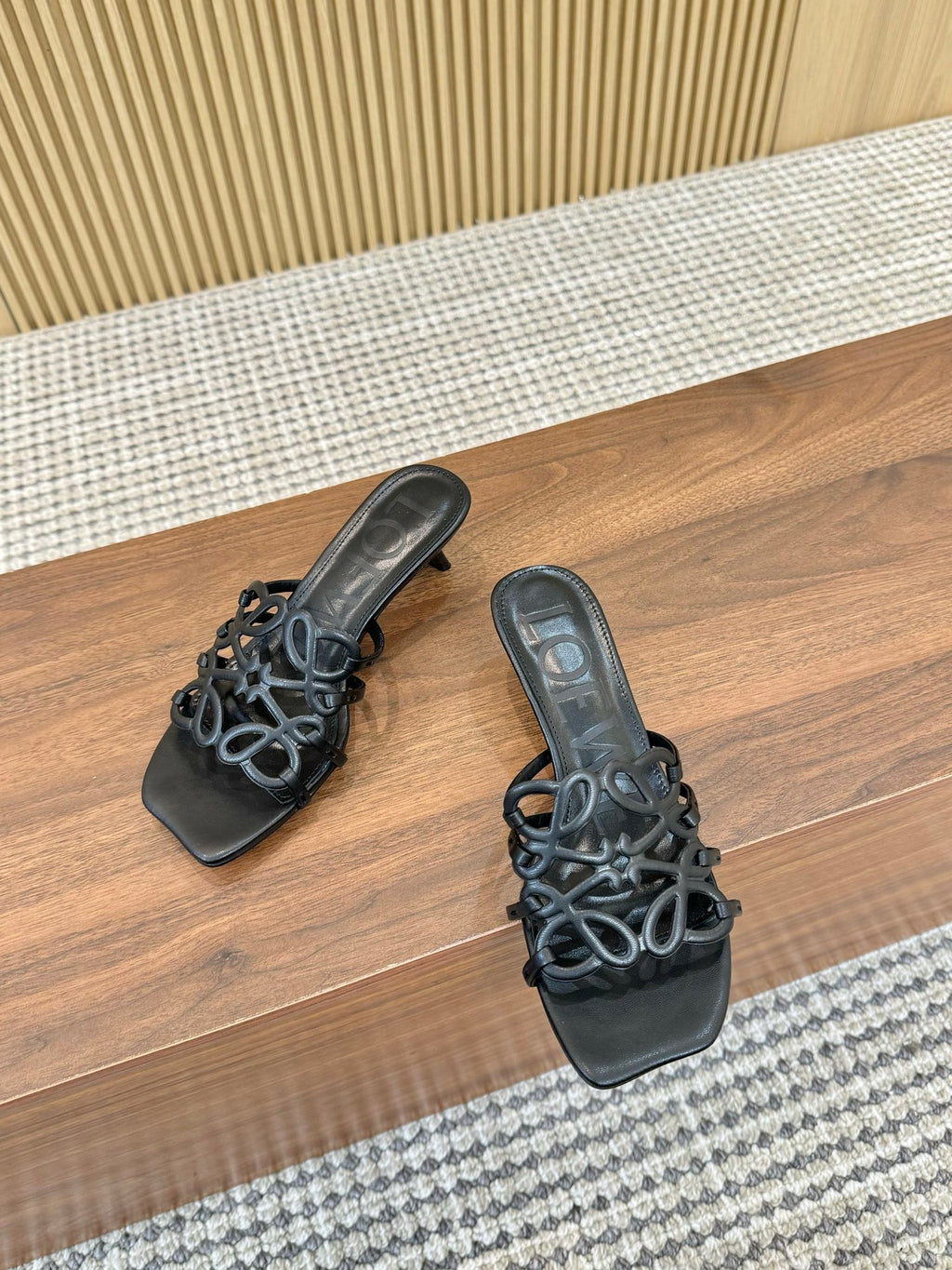 Z2Q55A33 Popular  leather Slippers