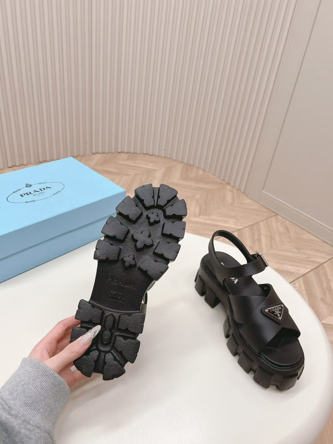 ZPX76P4 Popular sandals