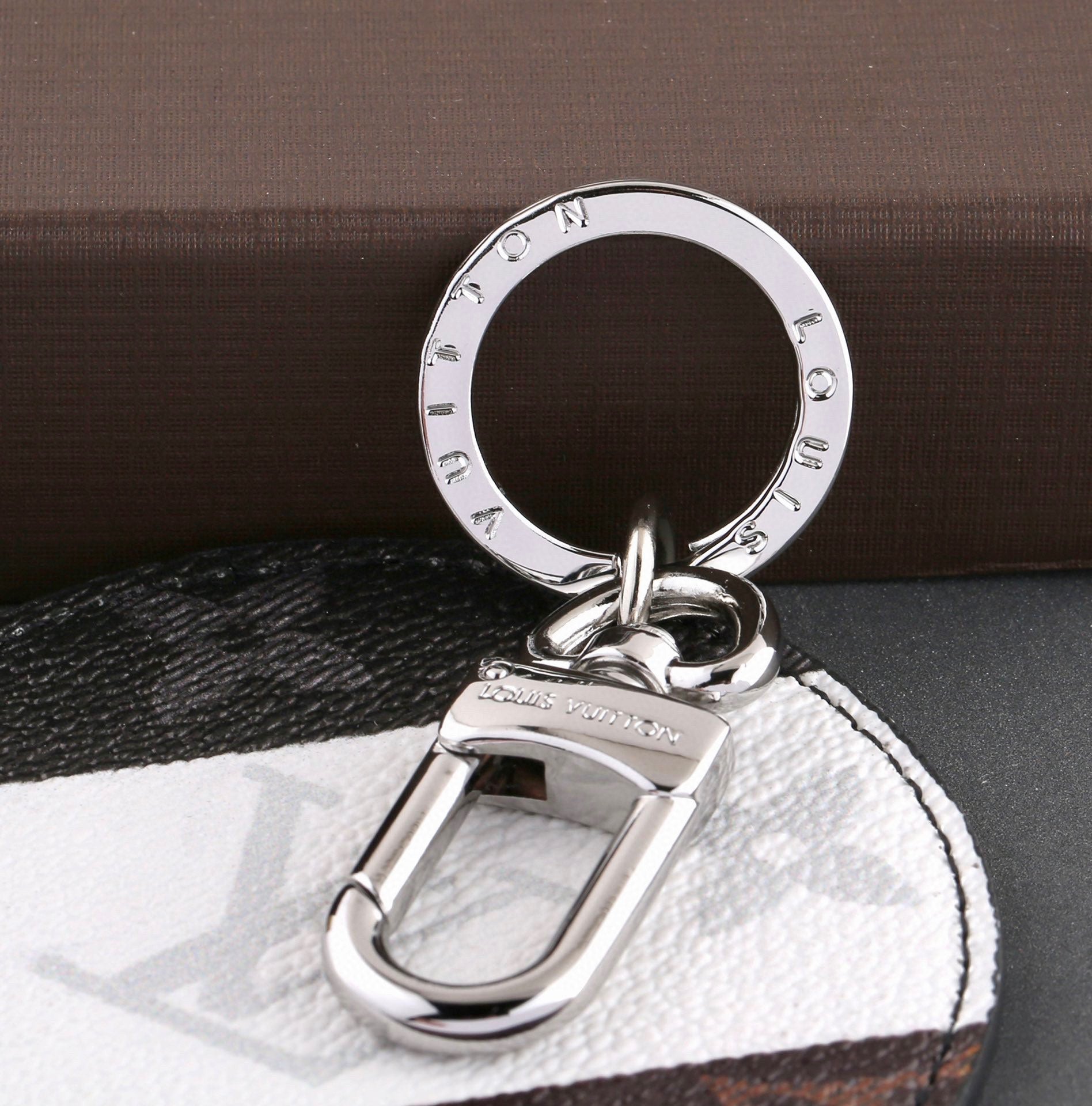 A1Z105E90 Popular bag 's charms accessories