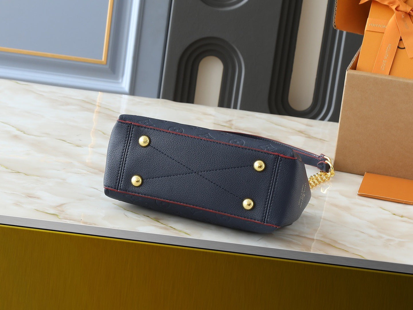 B1P36E75 Popular leather bag
