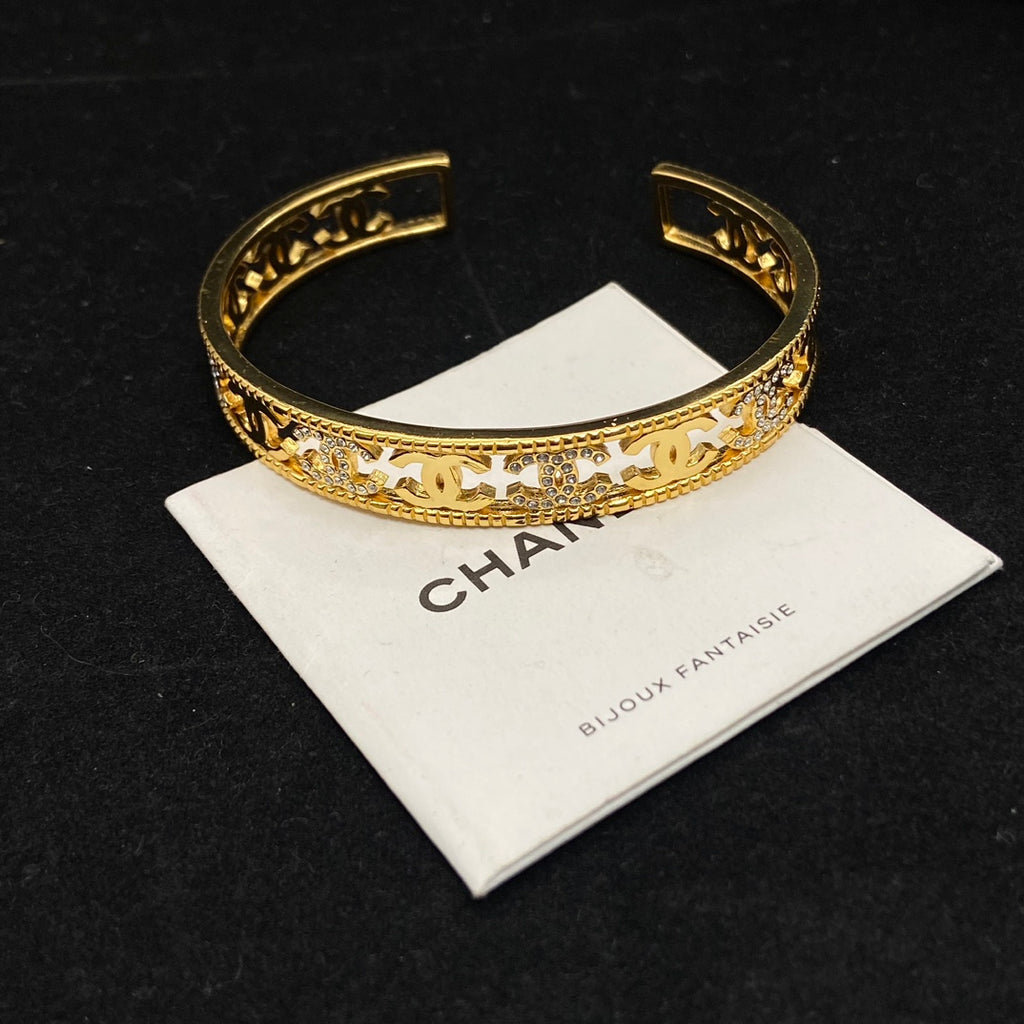 X1Q85C101K  Popular Bracelets