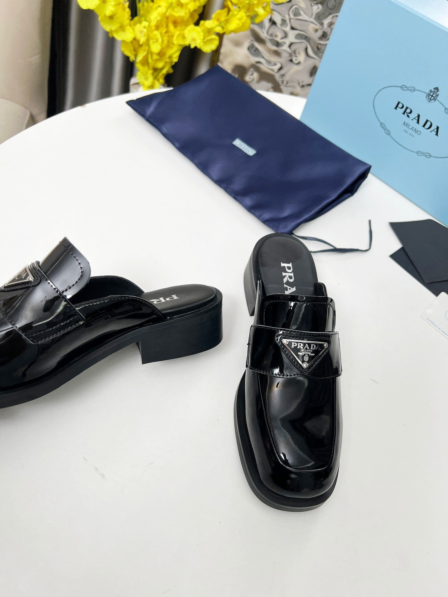 Z2Q105P403 Popular high-quality leather Shoes