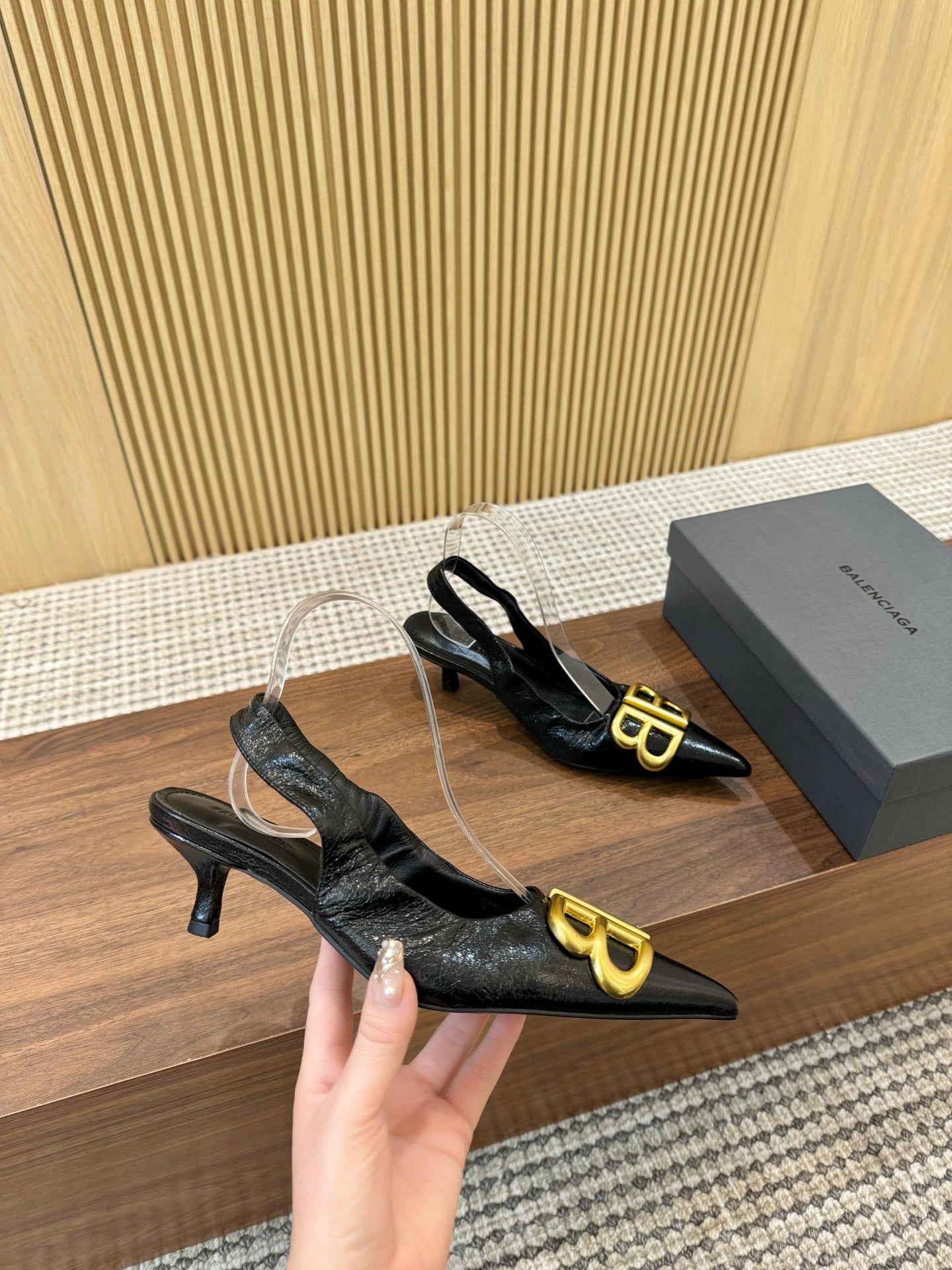 Z2Q55J45 Popular  leather High heels