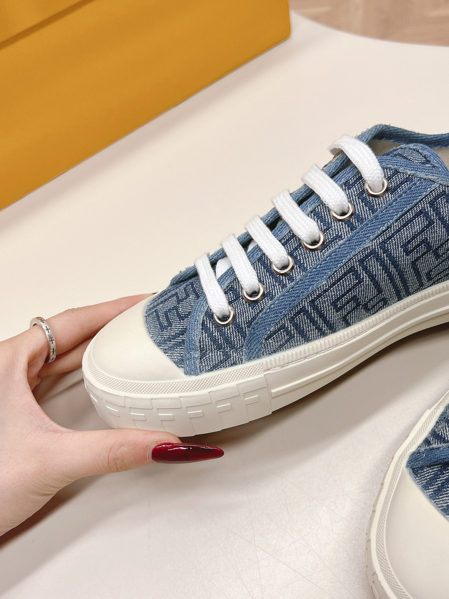 Z2Q105F423 Popular high-quality Shoes