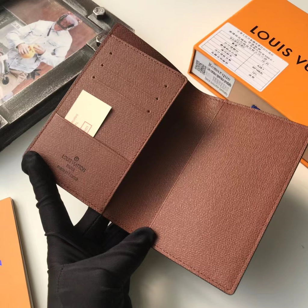 B1A42E300 Popular  leather wallets