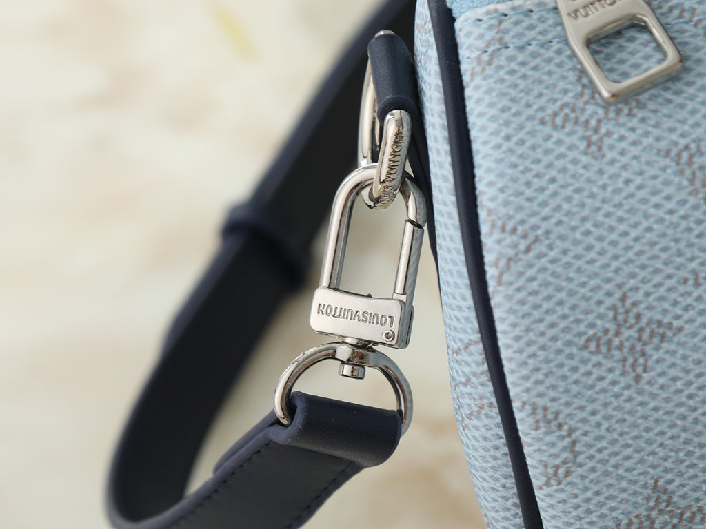B1R76E53 Popular leather bag