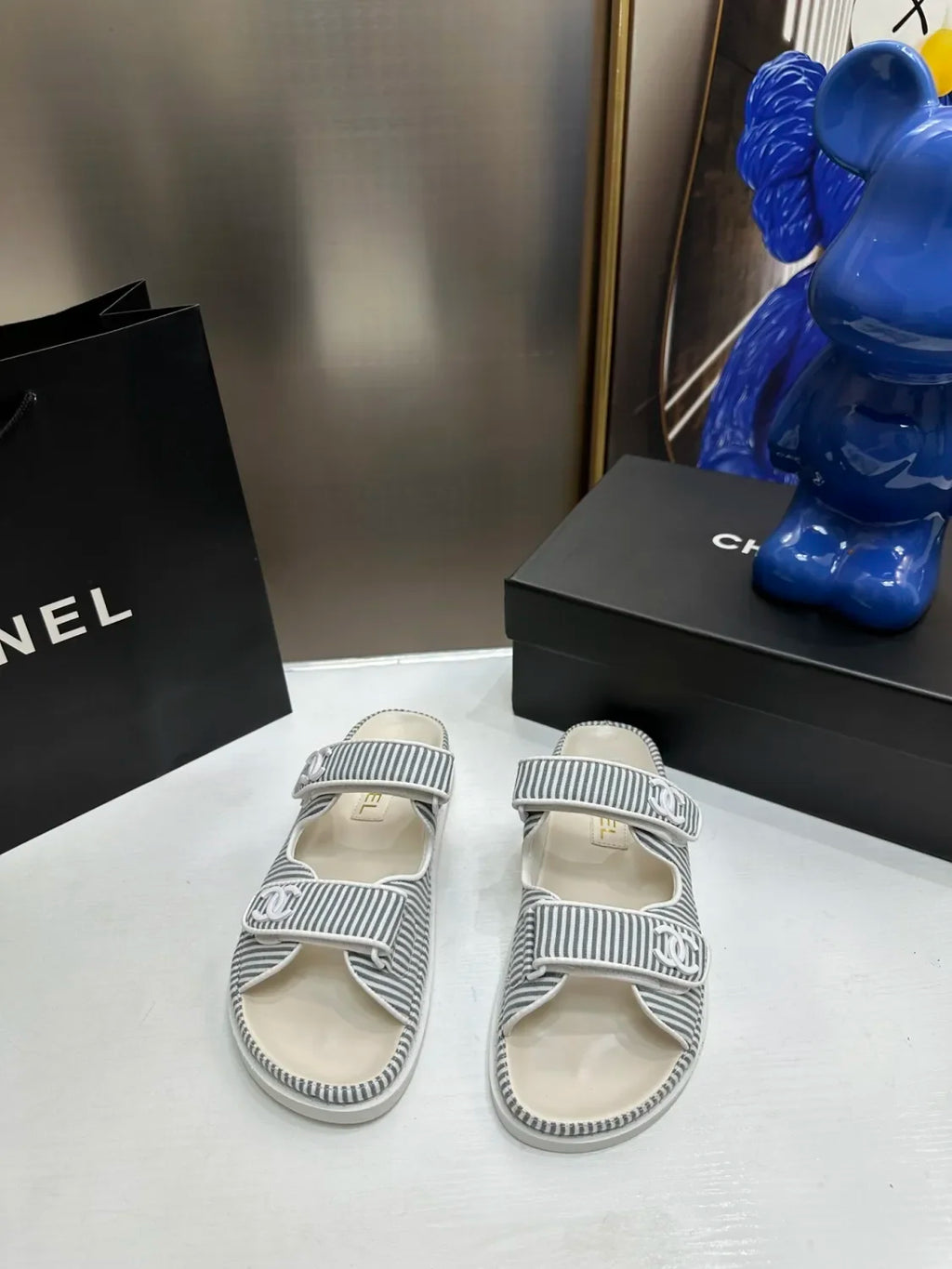 Z1R45C1  Popular sandals