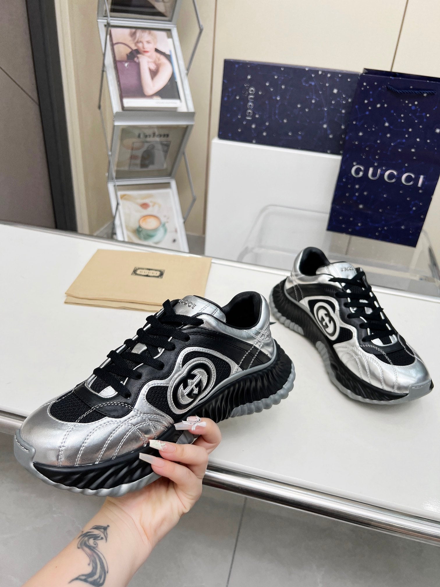 Z2Q95B172  Popular high-quality Shoes