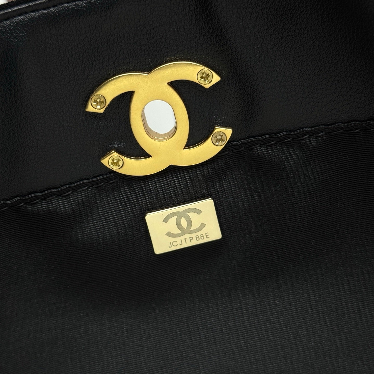 B1P46C17 Popular leather bag