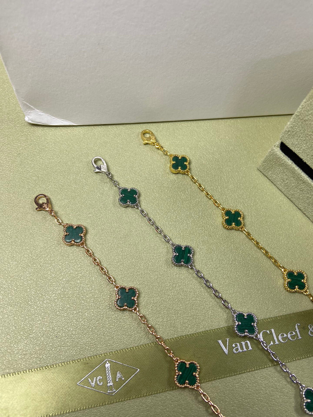 X5X94VA183K  Popular bracelets 6 flowers mini size 0.9cm flower