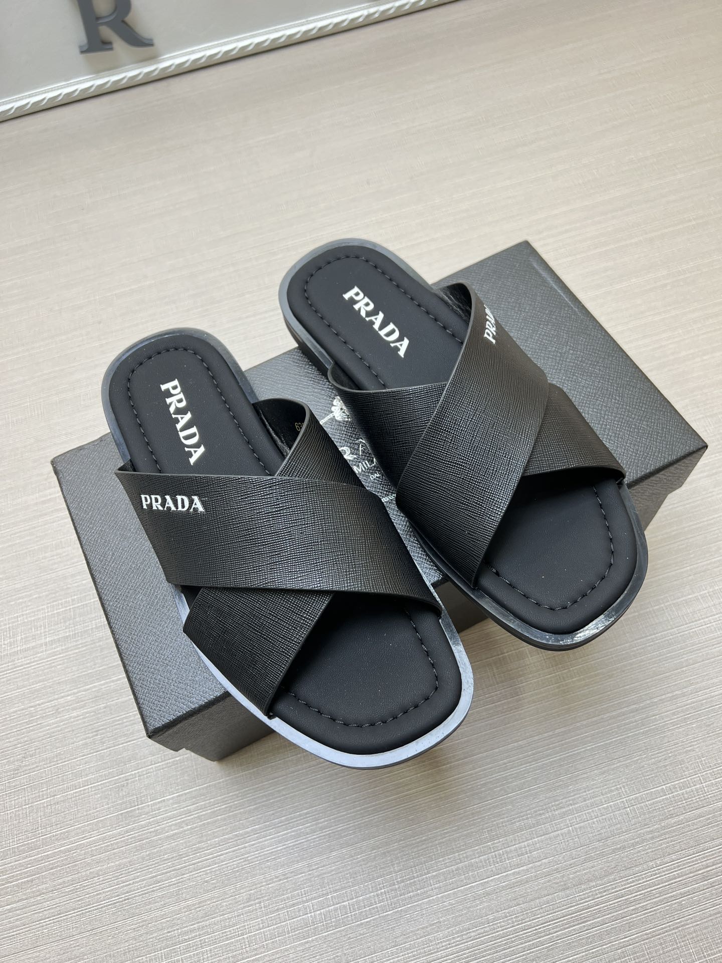 Z5ZPD72  Popular slippers