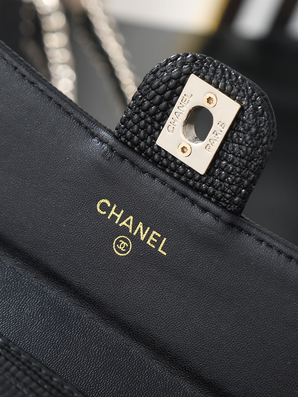 B1R76C23 Popular leather bag