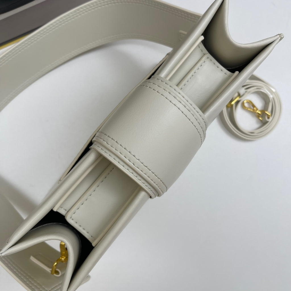 B1P36A25 Popular leather bag
