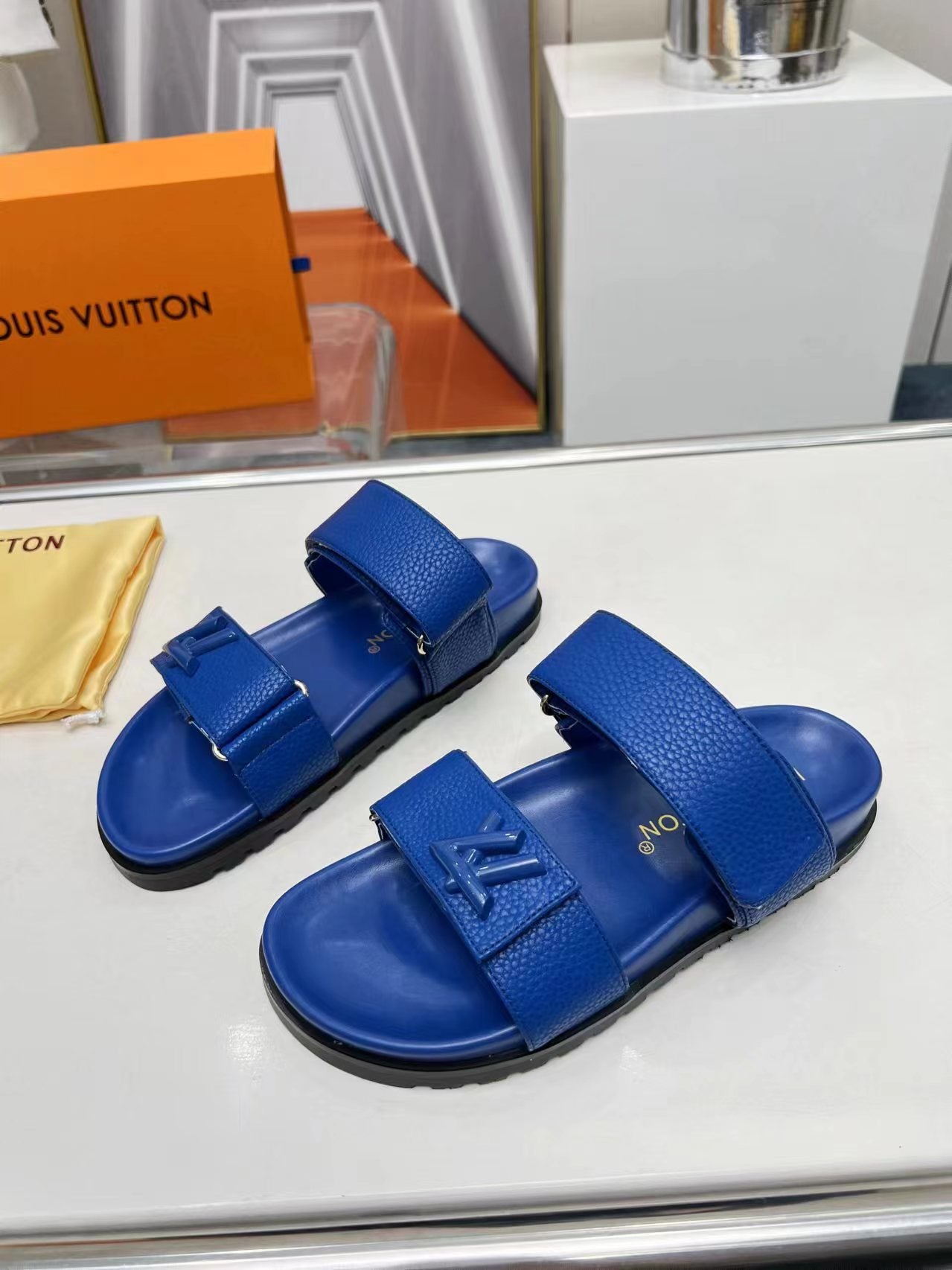 Z2X66B54 Popular high-quality leather slippers