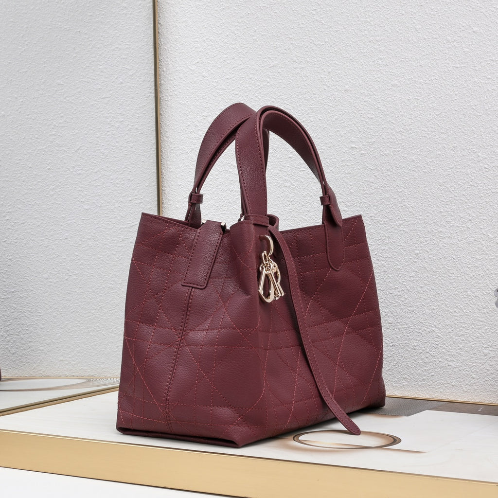 B1R76D42 Popular leather bag