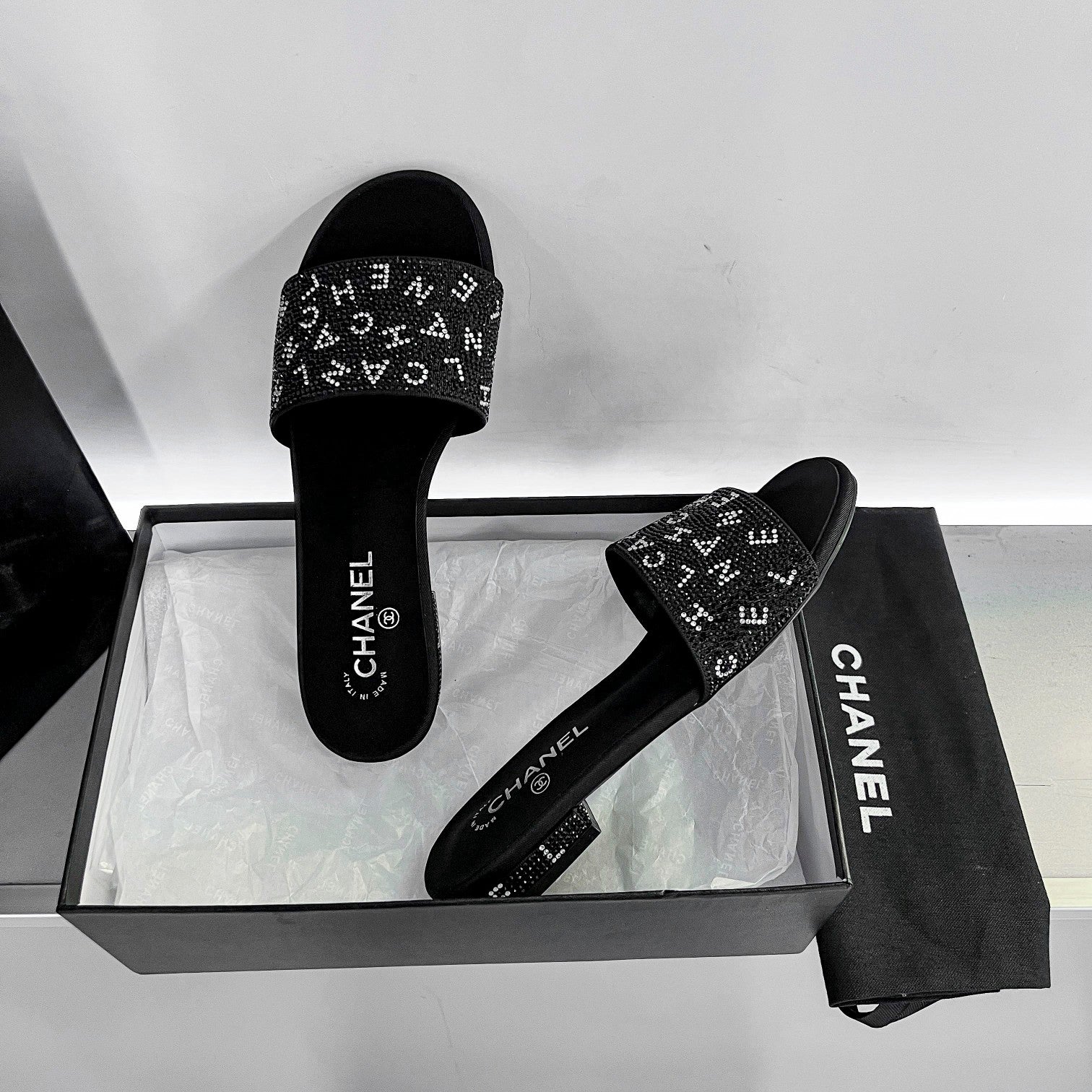 Z1ZC57 Popular sandals