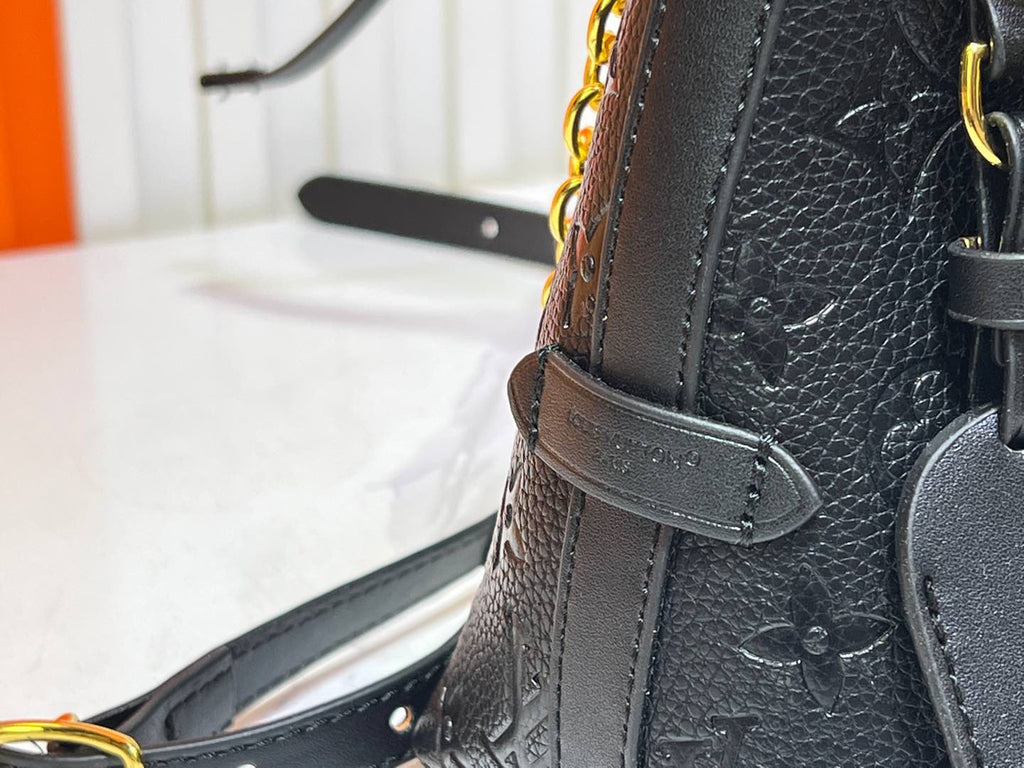 B1W15E33 Popular  leather bag