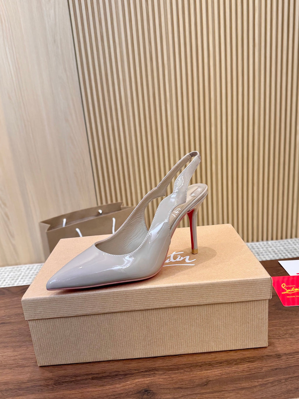 Z2N75A5  Popular leather High heels