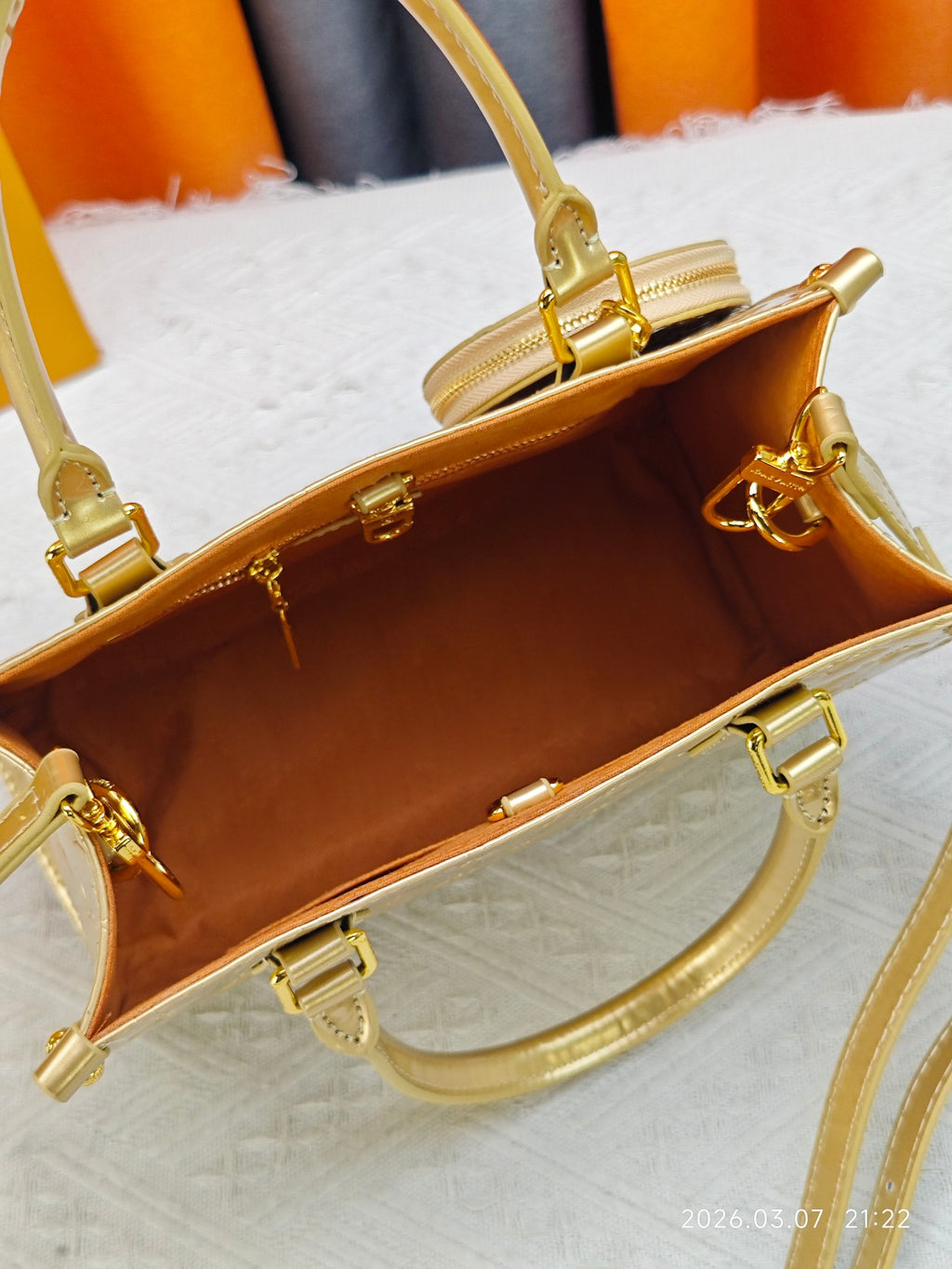 B1P36E35 Popular leather bag