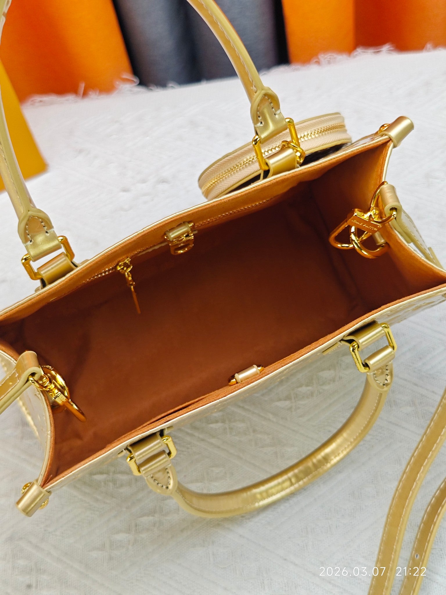 B1P36E35 Popular leather bag