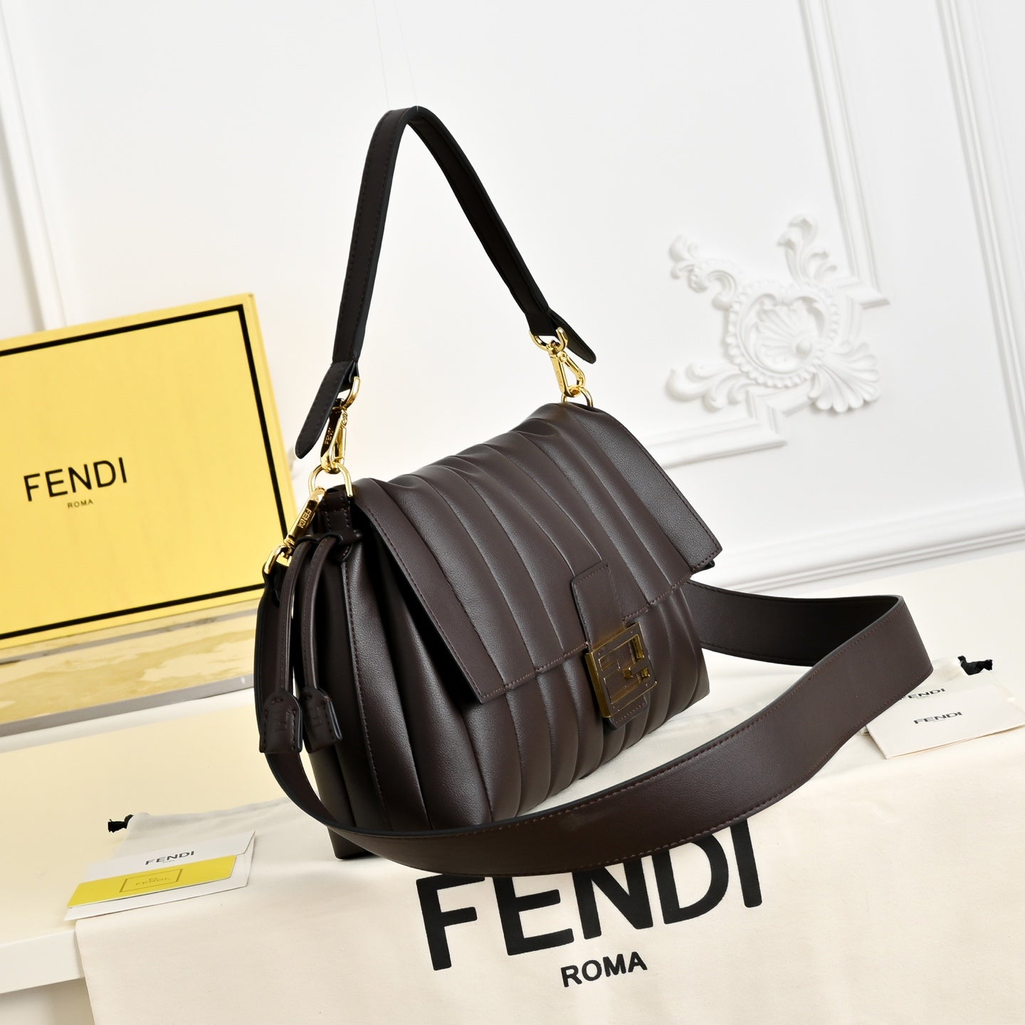 B1P36F106 Popular leather bag