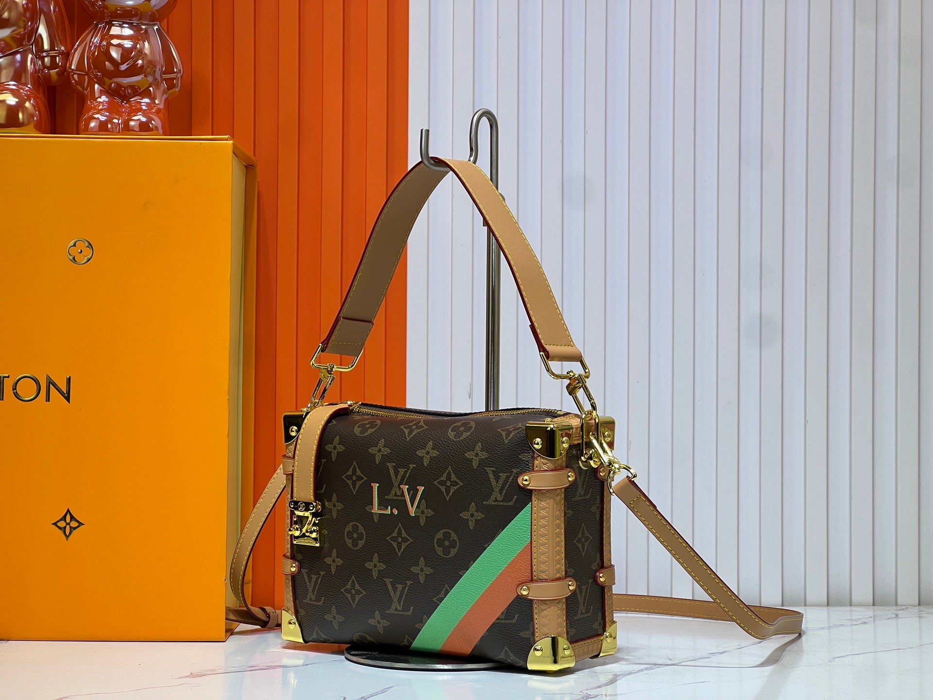 B1N55E19 Popular leather bag