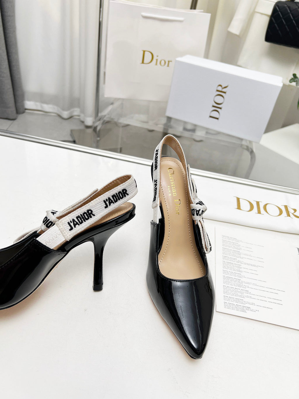 Z2Q55D44  Popular leather High heels