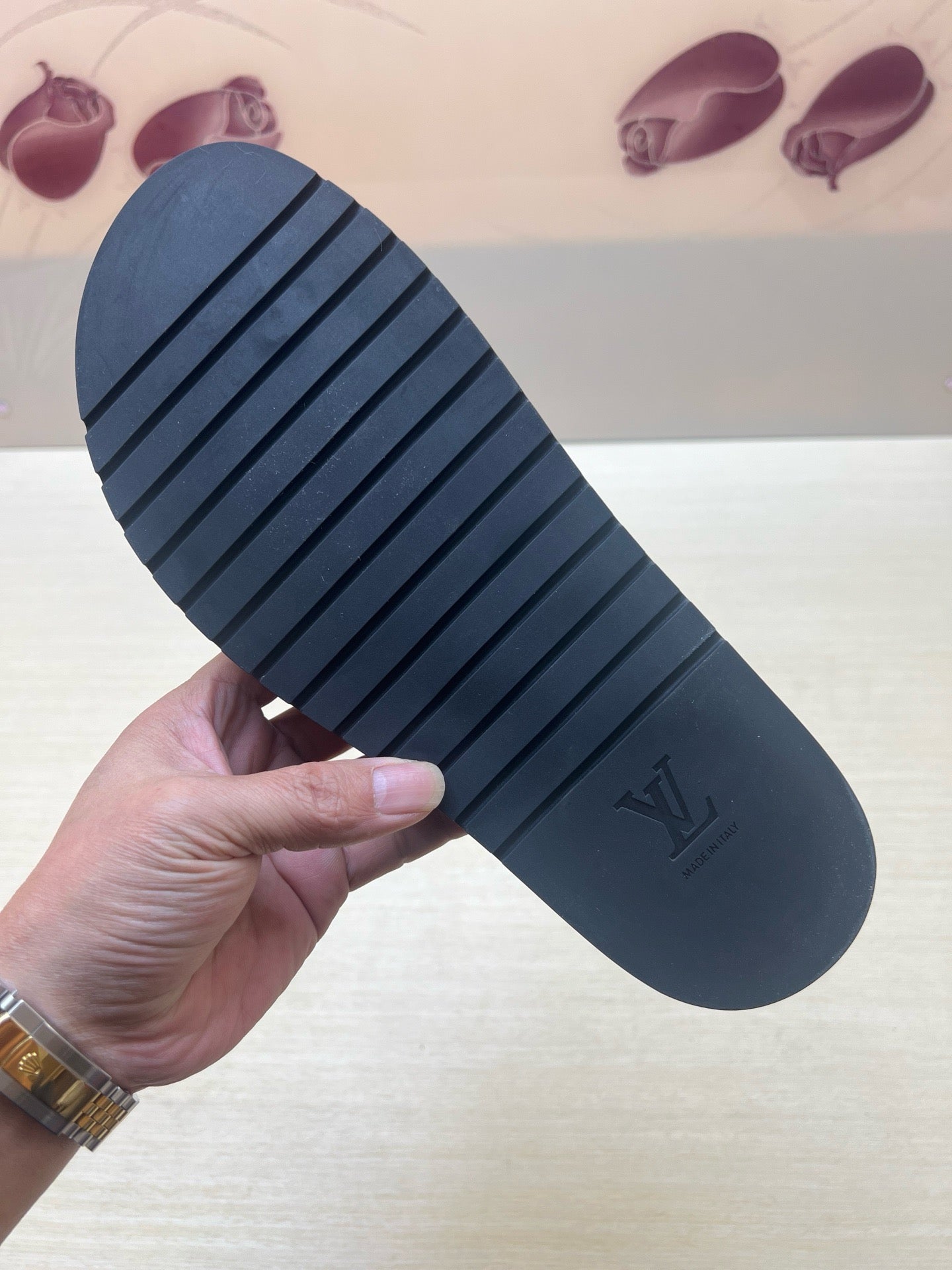 Z5R66E21 Popular  Slippers