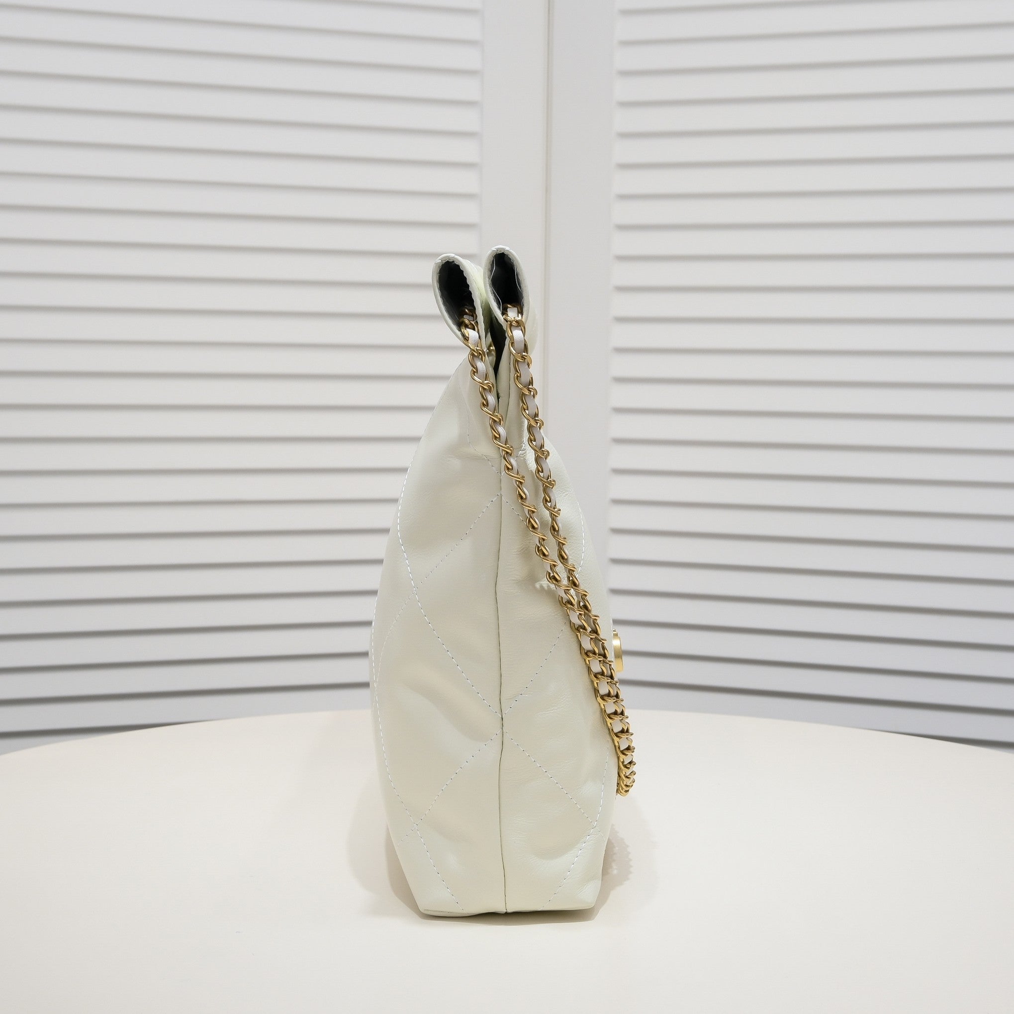 B1X43C70 Popular  leather bag 