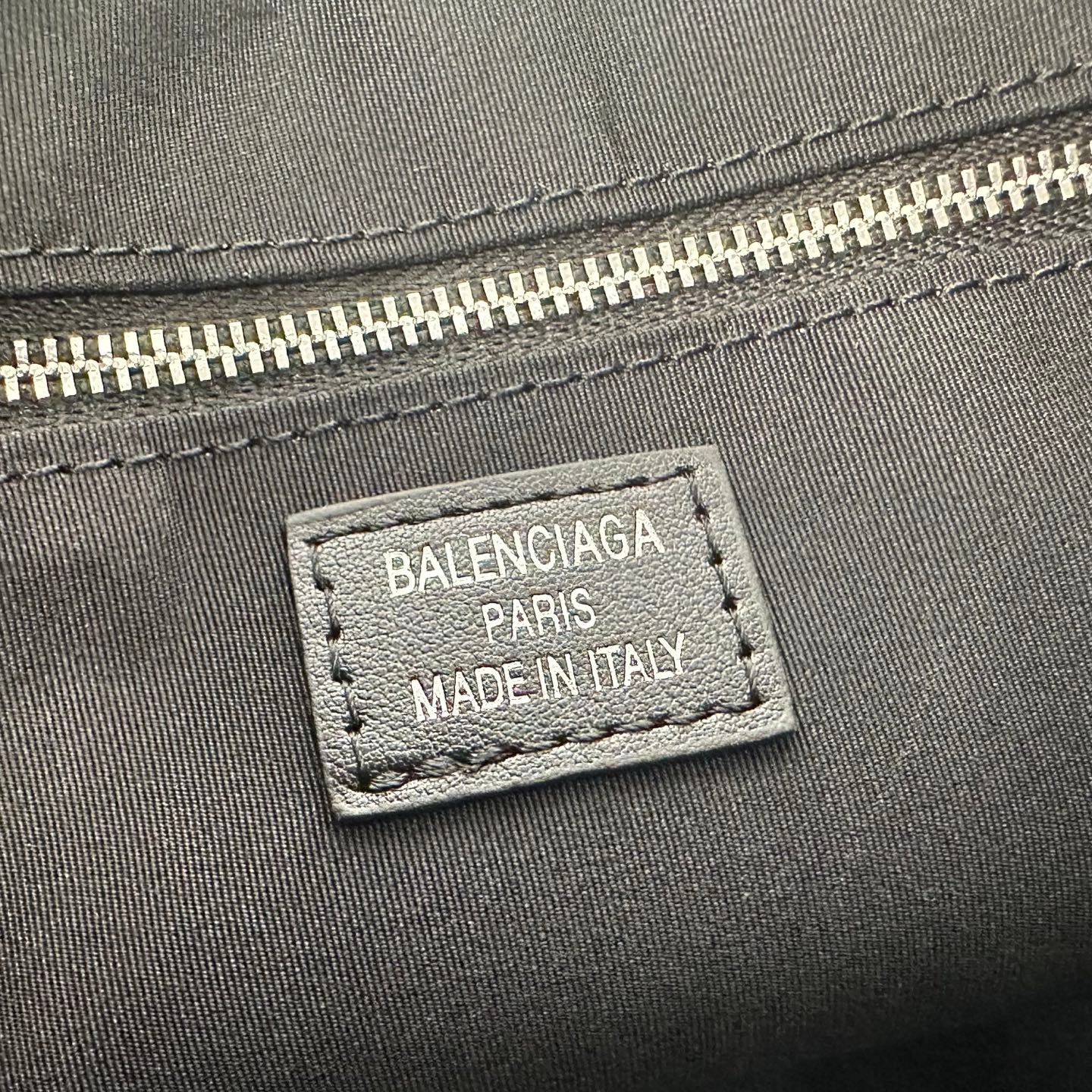 B1P36J120 Popular leather bag