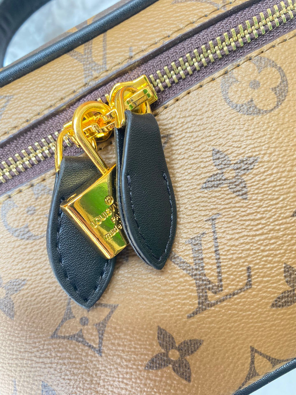 B12X43E121 Popular   leather bag 
