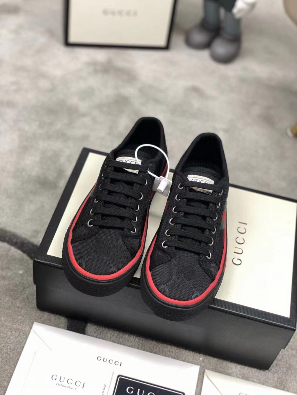 Z2Q105B210 Popular high-quality Shoes