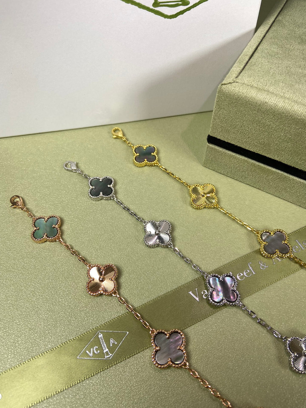 X5X94VA181K  Popular bracelets  5 flowers normal size1.5cm flower