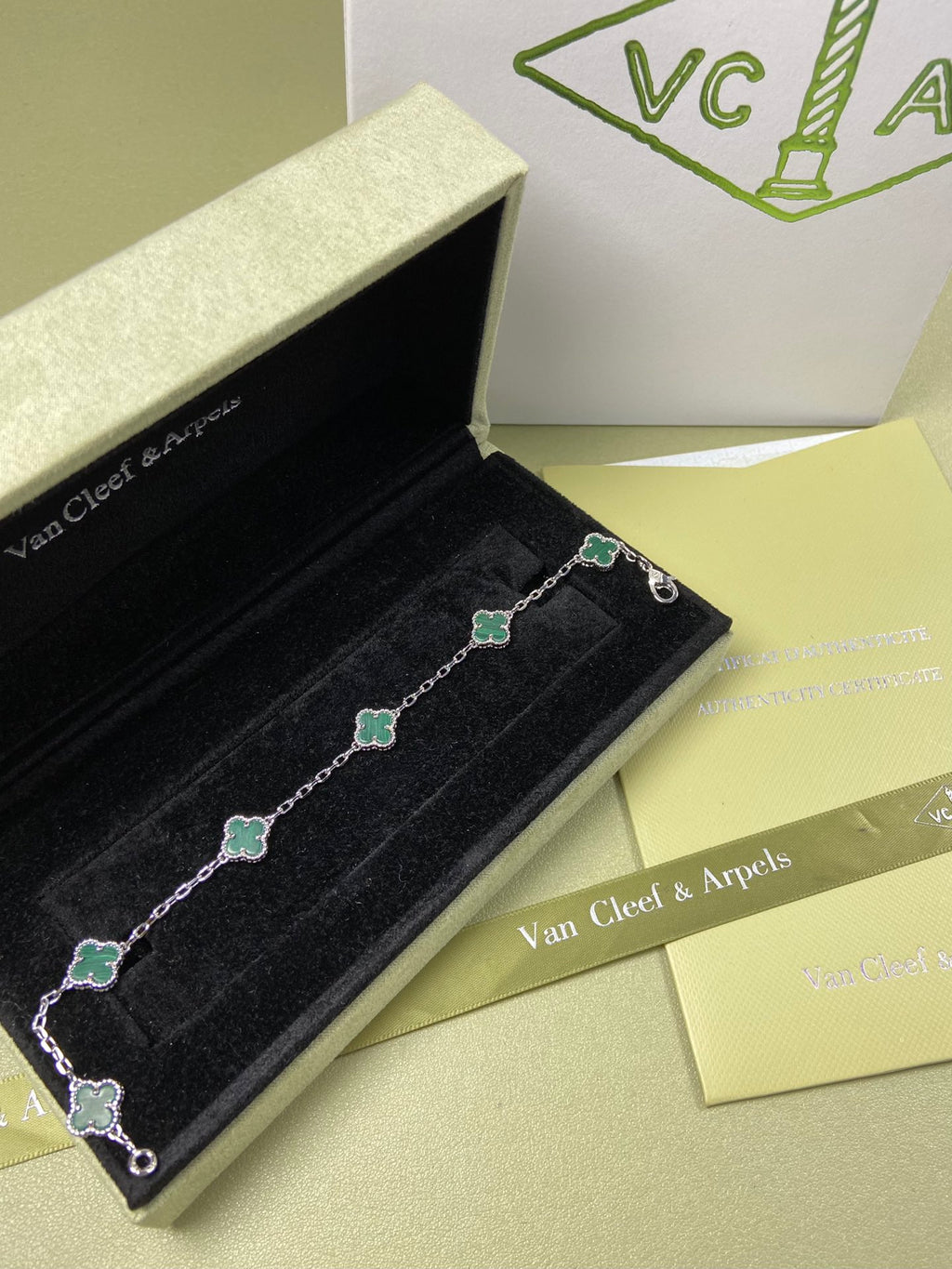 X5X94VA183K  Popular bracelets 6 flowers mini size 0.9cm flower