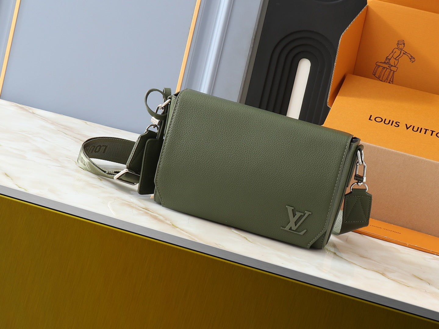 B1P36E77 Popular leather bag