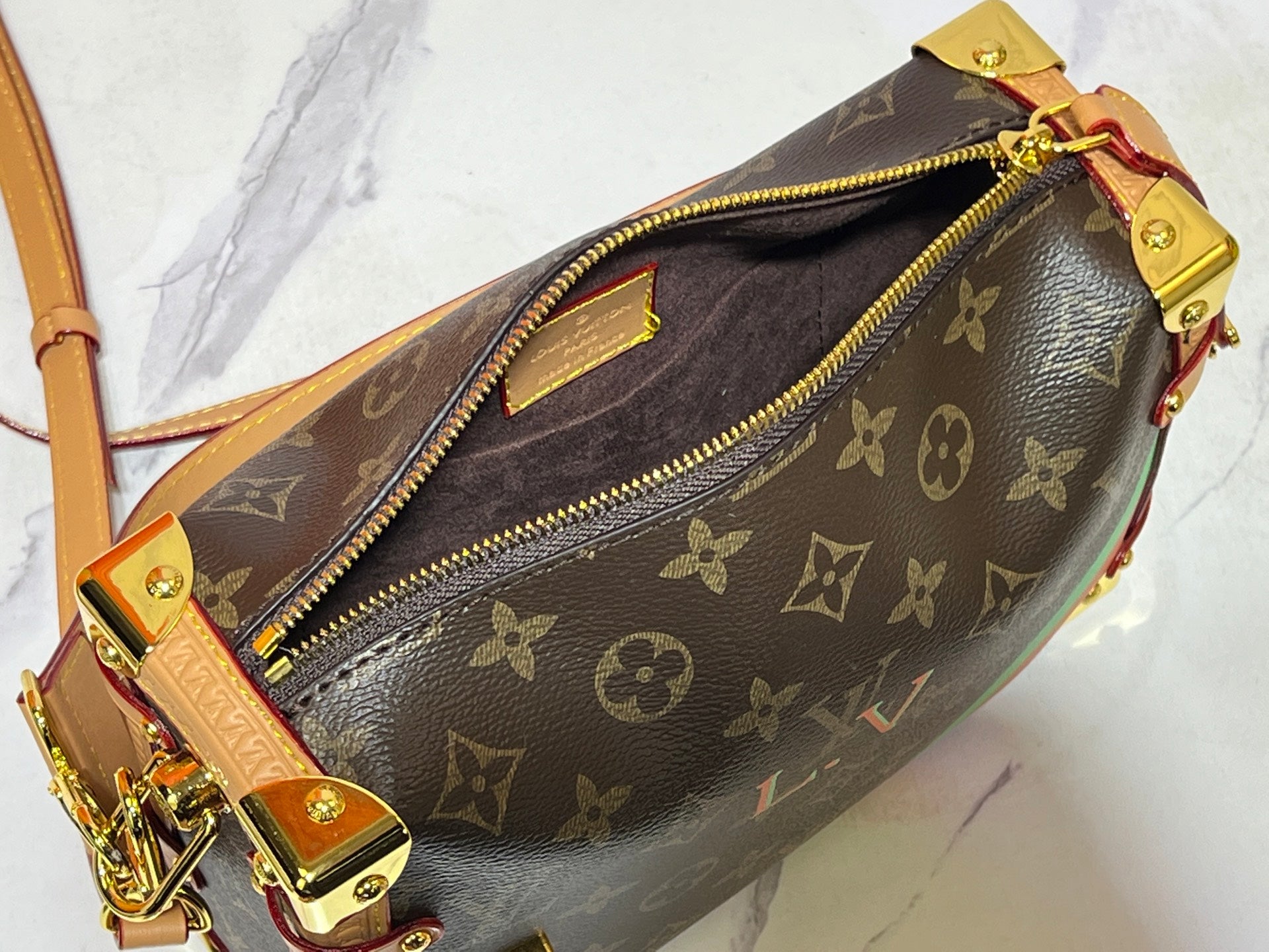 B1N55E19 Popular leather bag