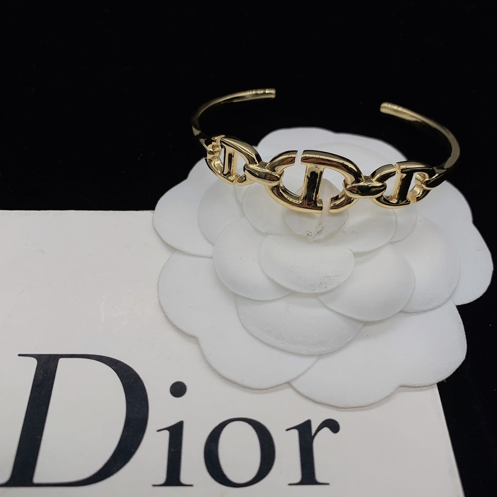 X1Y93D465K  Popular Bracelets