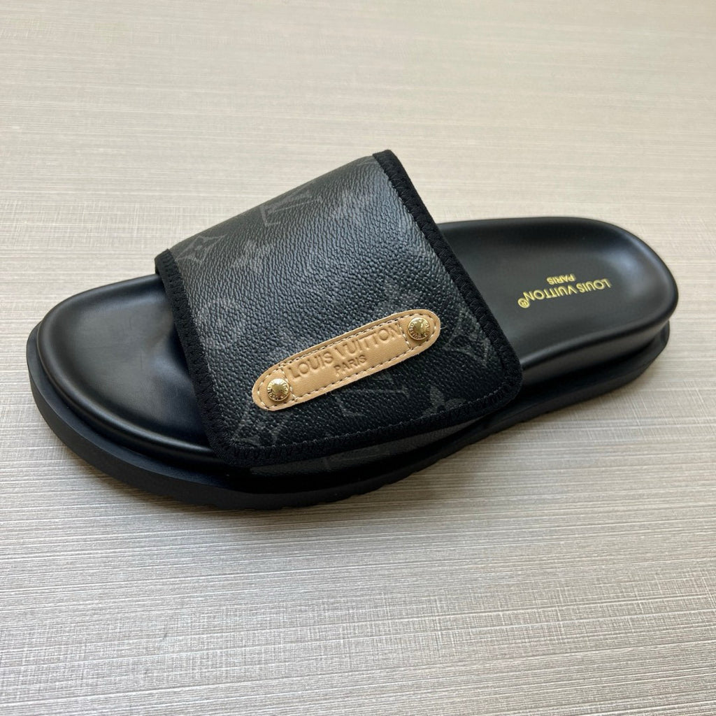 Z5N75E6  Popular Slippers