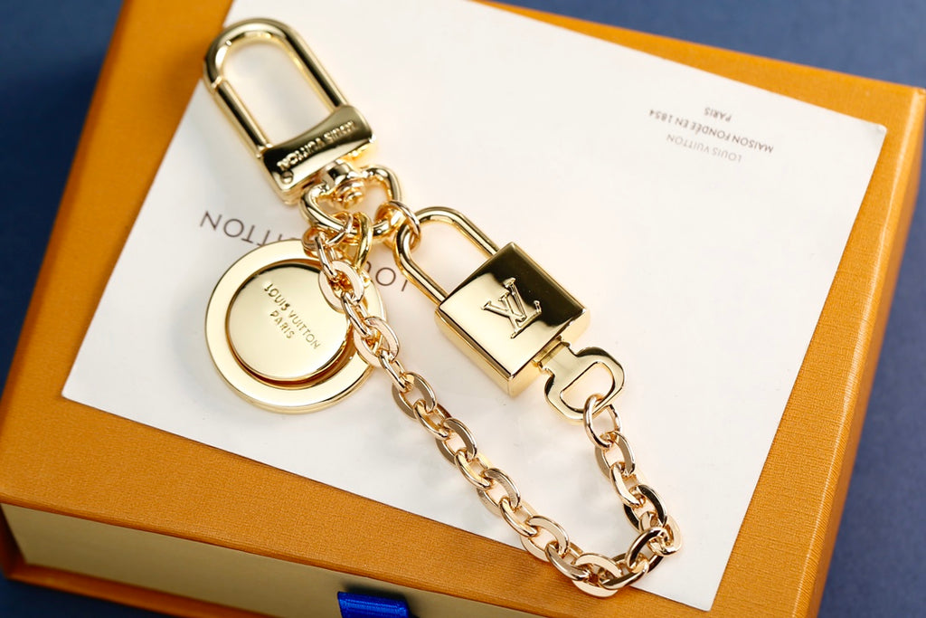 A1Q105E16 Popular bag 's charms accessories