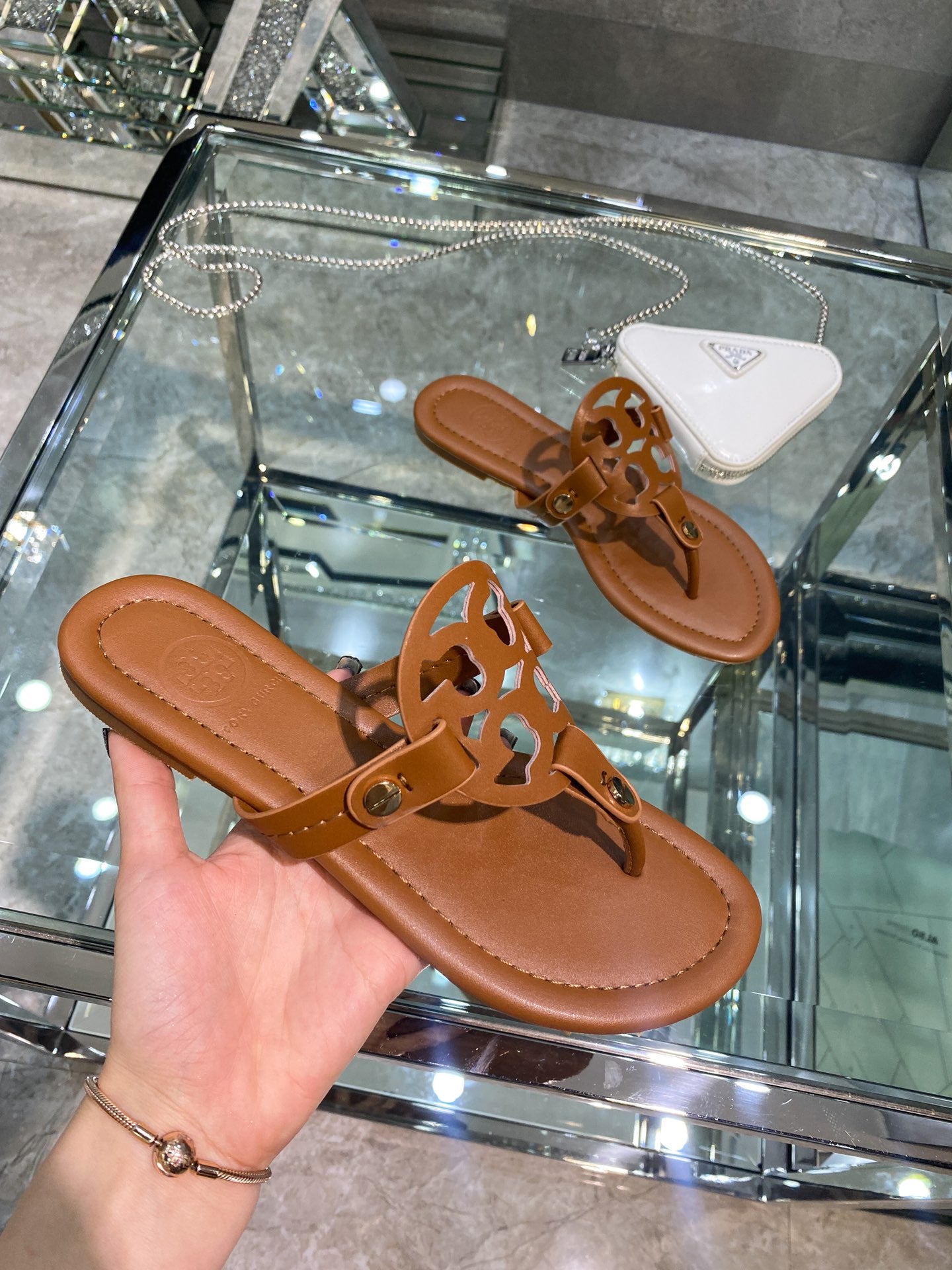 Z2Z85A3  Popular leather Shoes